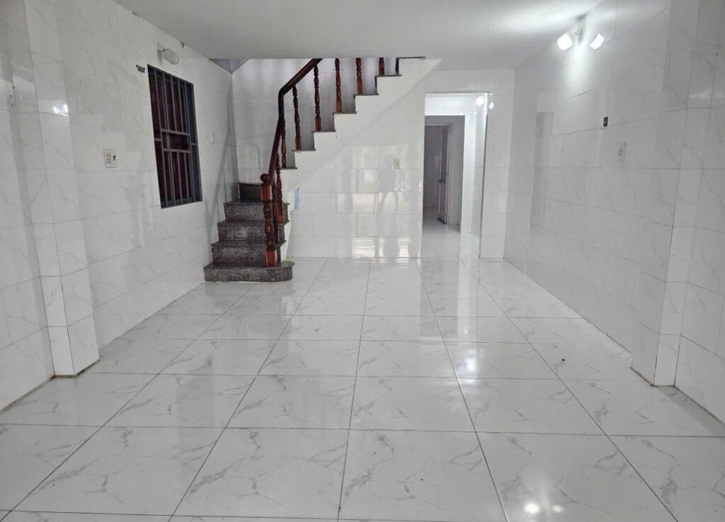 Nhà gần trường học Đức Hòa đã hoàn công, tọa lạc ngay trung tâm