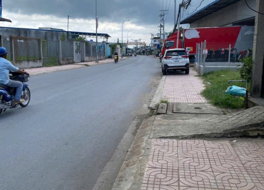 Đường nhựa mặt tiền lô đất nhựa Đức Hòa Đông, nay thuộc xã Mỹ Hạnh, tỉnh Tây Ninh